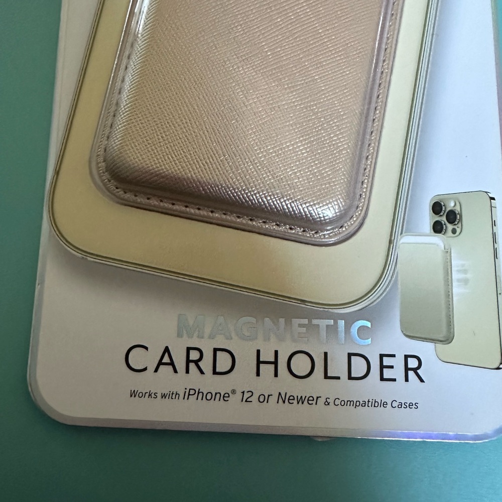 NWT- MAGNETIC CARD HOLDER - Picture 3 of 3